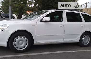 Універсал Skoda Octavia 2012 в Черкасах