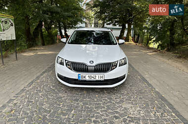 Універсал Skoda Octavia 2017 в Острозі