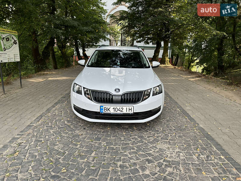 Универсал Skoda Octavia 2017 в Остроге