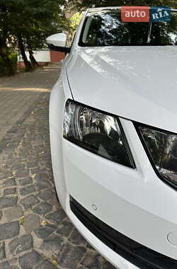 Універсал Skoda Octavia 2017 в Острозі