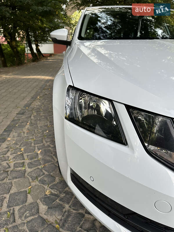 Универсал Skoda Octavia 2017 в Остроге
