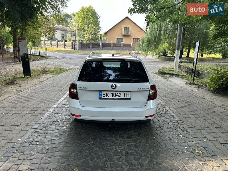Универсал Skoda Octavia 2017 в Остроге