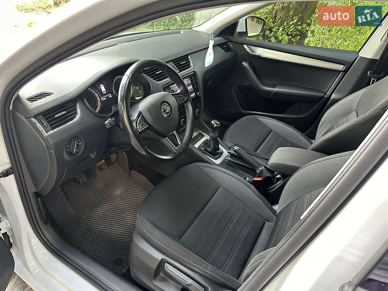 Универсал Skoda Octavia 2017 в Остроге