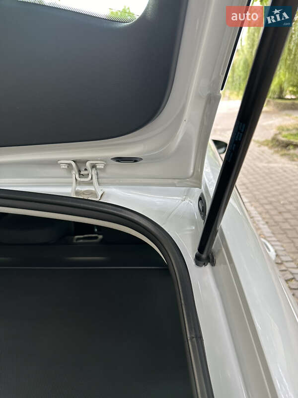 Универсал Skoda Octavia 2017 в Остроге