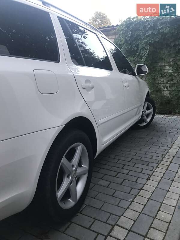 Універсал Skoda Octavia 2012 в Харкові