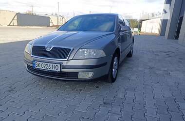 Лифтбек Skoda Octavia 2006 в Сарнах