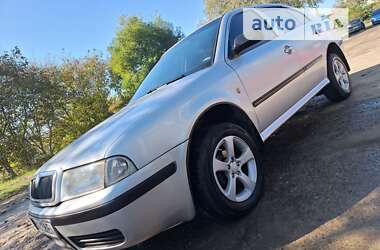 Ліфтбек Skoda Octavia 2001 в Чернівцях