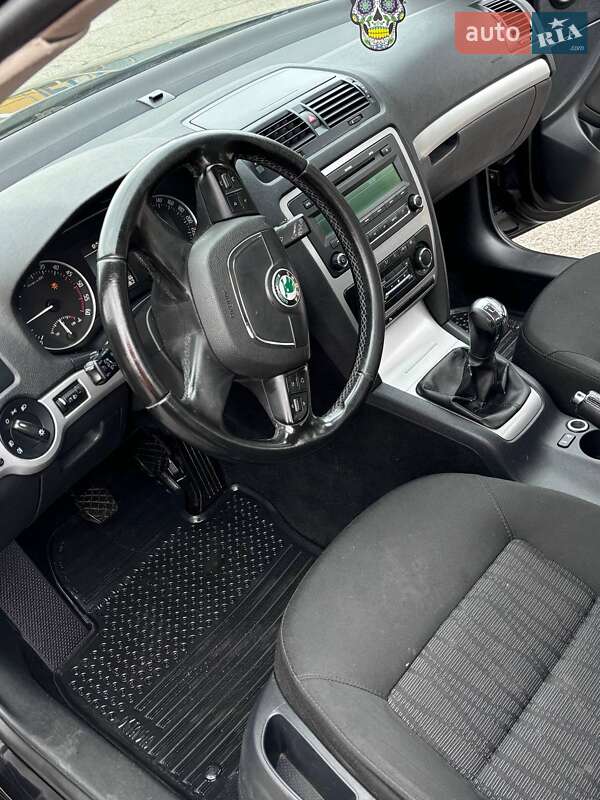 Універсал Skoda Octavia 2009 в Звягелі