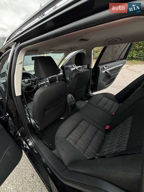 Універсал Skoda Octavia 2009 в Звягелі