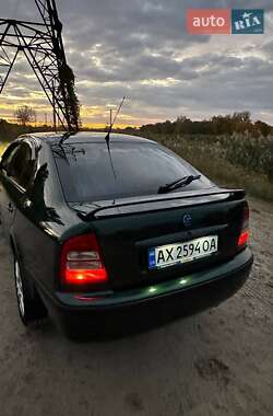 Лифтбек Skoda Octavia 2002 в 