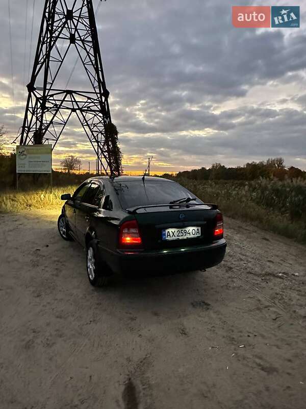 Лифтбек Skoda Octavia 2002 в Харькове