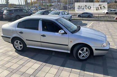 Ліфтбек Skoda Octavia 2000 в Вінниці