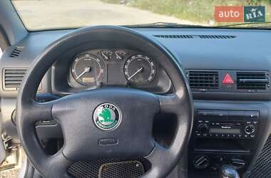 Лифтбек Skoda Octavia 2002 в 