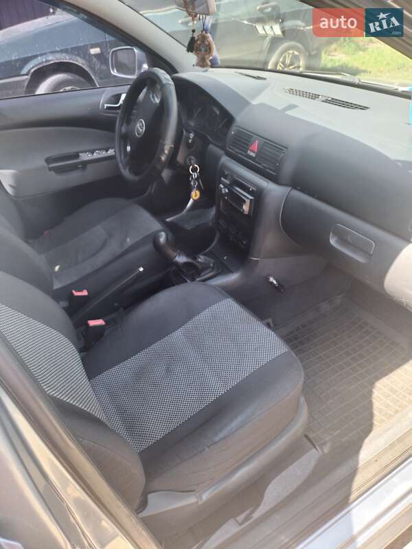 Лифтбек Skoda Octavia 2004 в Сумах
