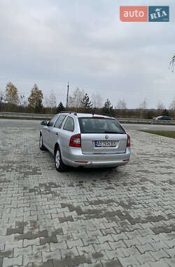 Универсал Skoda Octavia 2012 в Среднем