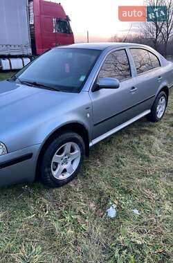 Ліфтбек Skoda Octavia 2004 в 