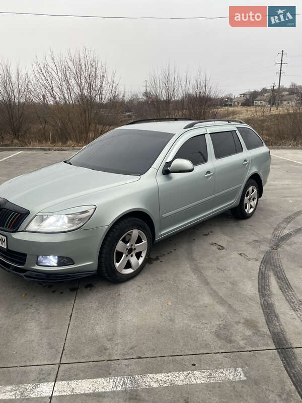 Універсал Skoda Octavia 2010 в Дніпрі