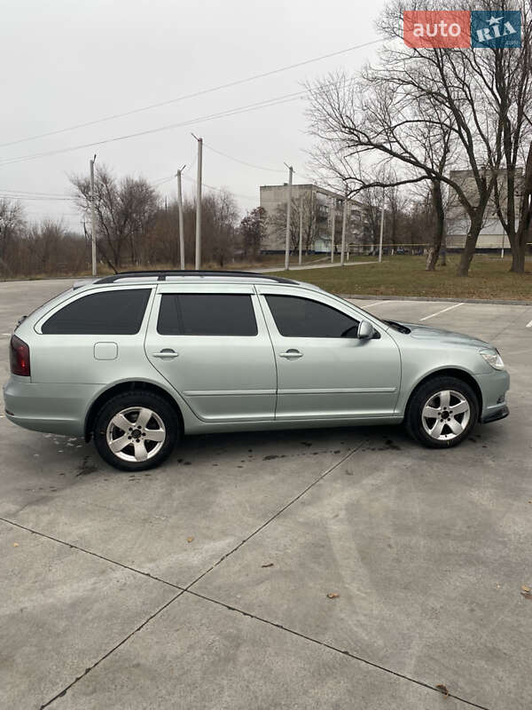 Універсал Skoda Octavia 2010 в Дніпрі