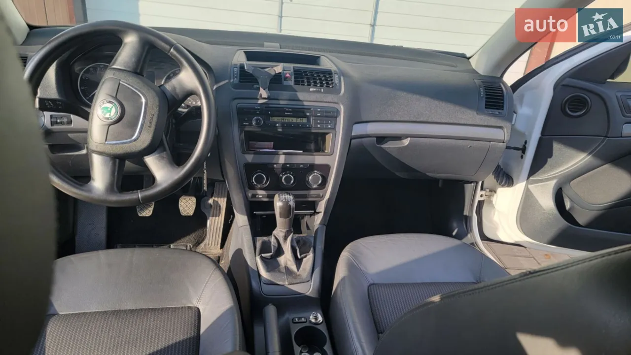 2010 Skoda Octavia - мініатюра 15
