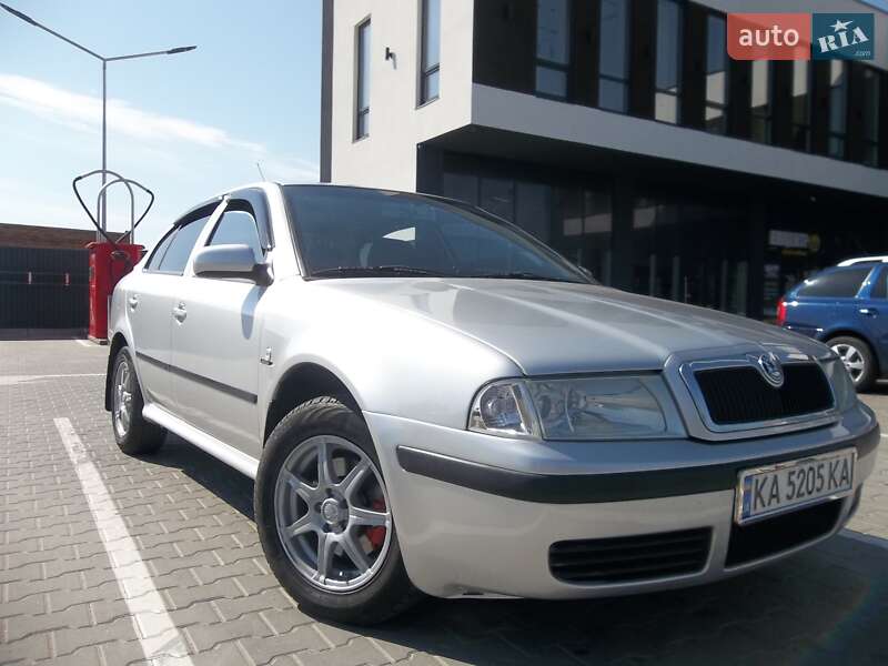 Лифтбек Skoda Octavia 2005 в 
