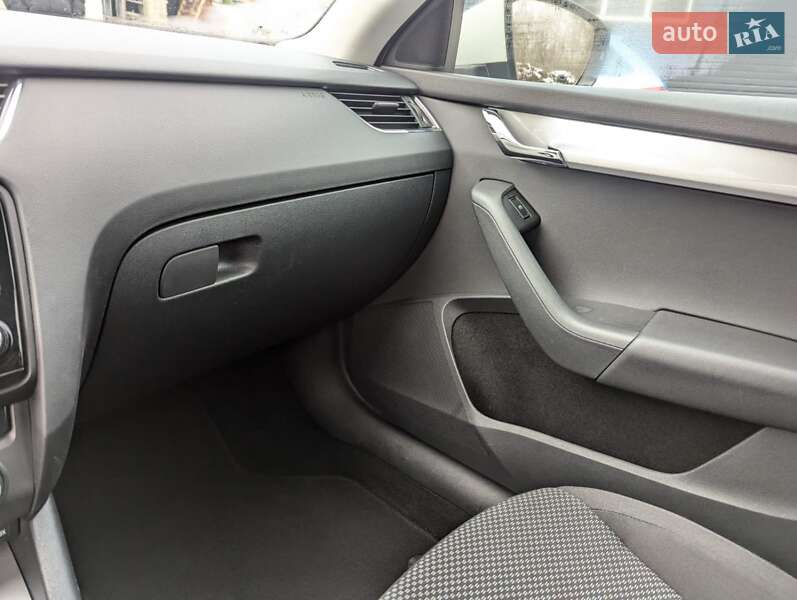 Универсал Skoda Octavia 2015 в Чернигове