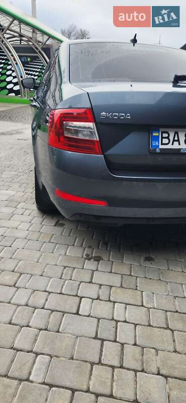 Лифтбек Skoda Octavia 2015 в Кропивницком