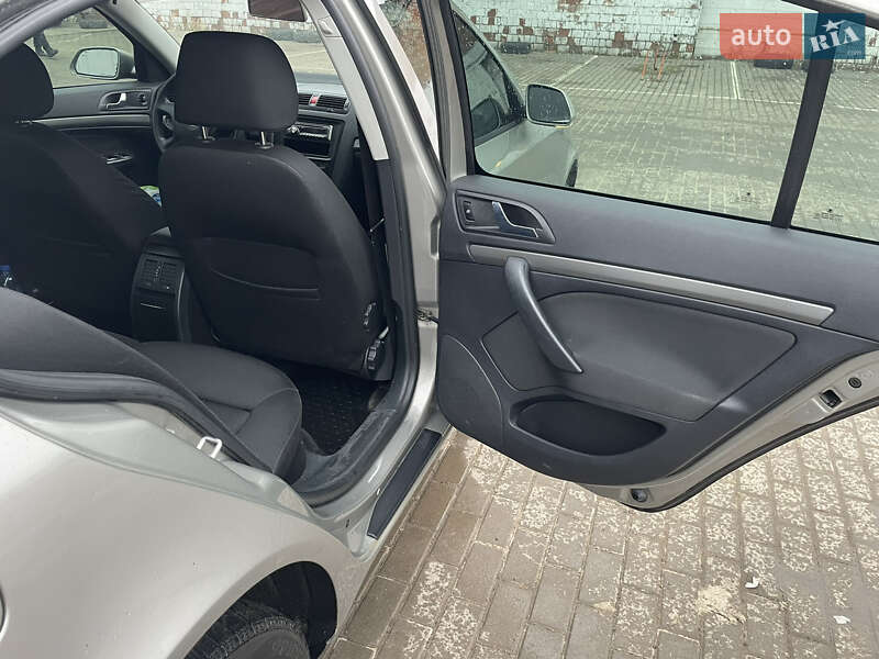 Лифтбек Skoda Octavia 2006 в Черновцах
