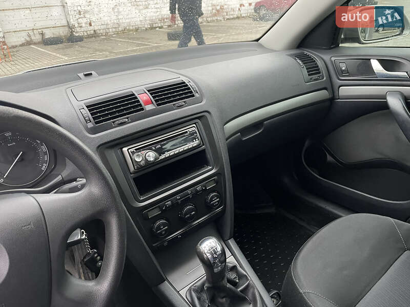 Лифтбек Skoda Octavia 2006 в Черновцах