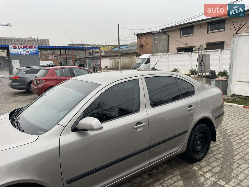 Лифтбек Skoda Octavia 2006 в Черновцах