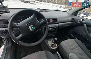 Ліфтбек Skoda Octavia 2003 в Чернігові