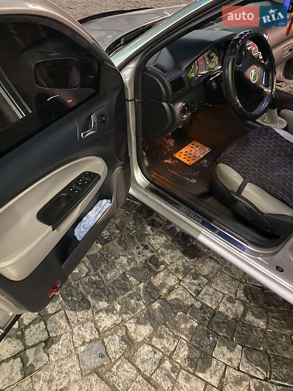 Лифтбек Skoda Octavia 2005 в Чорткове