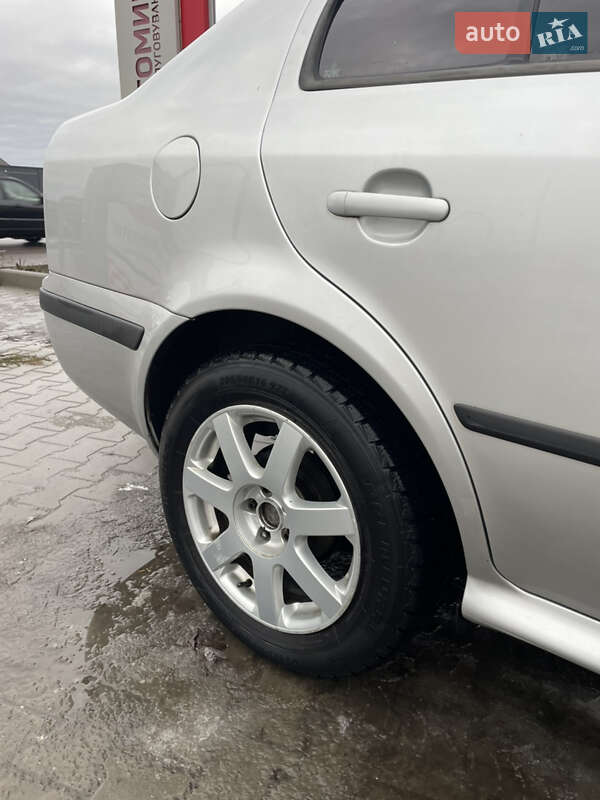 Лифтбек Skoda Octavia 2003 в Луцке