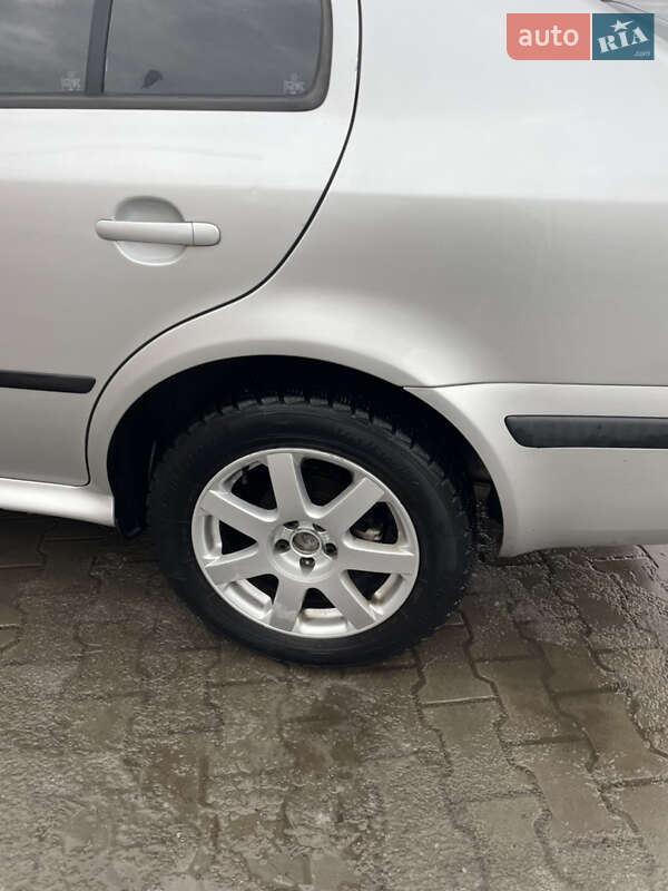 Лифтбек Skoda Octavia 2003 в Луцке
