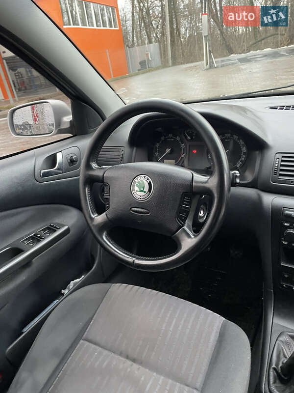 Лифтбек Skoda Octavia 2003 в Луцке