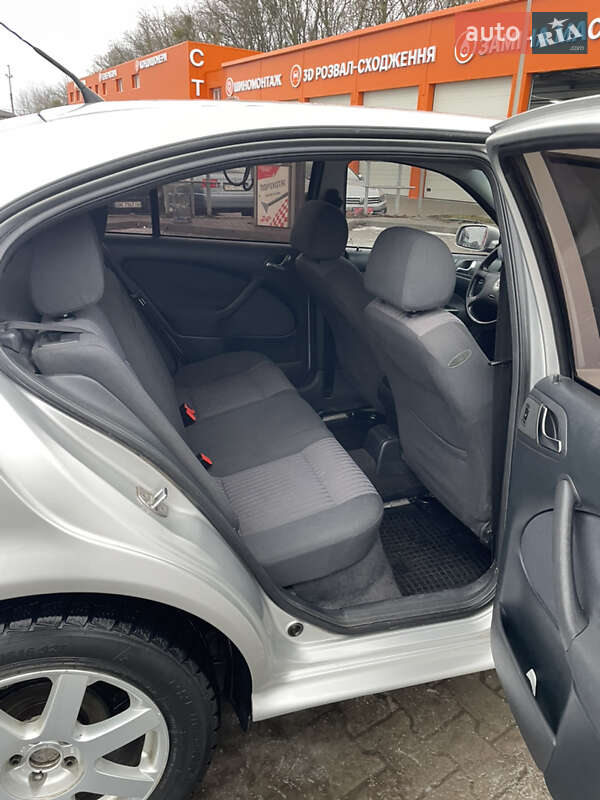 Лифтбек Skoda Octavia 2003 в Луцке