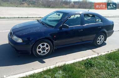 Ліфтбек Skoda Octavia 1998 в Новій Одесі