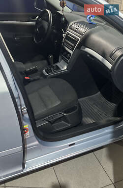 Лифтбек Skoda Octavia 2009 в 