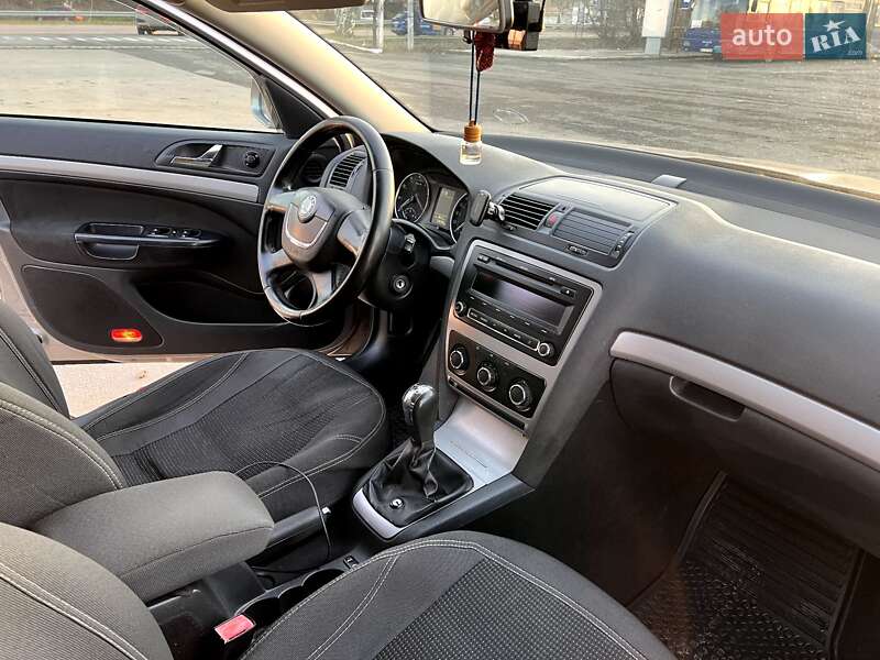 Універсал Skoda Octavia 2012 в Дніпрі