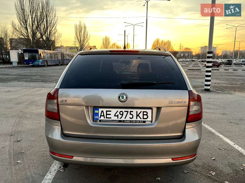 Універсал Skoda Octavia 2012 в Дніпрі
