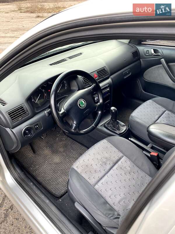 Ліфтбек Skoda Octavia 2005 в Нових Санжарах