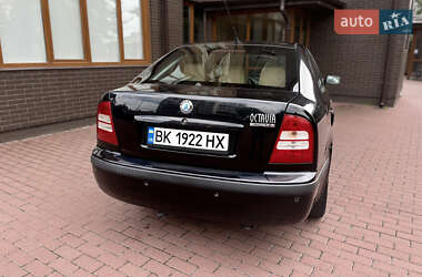 Ліфтбек Skoda Octavia 2004 в Рівному