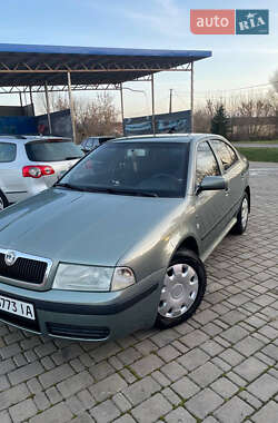 Лифтбек Skoda Octavia 2002 в 
