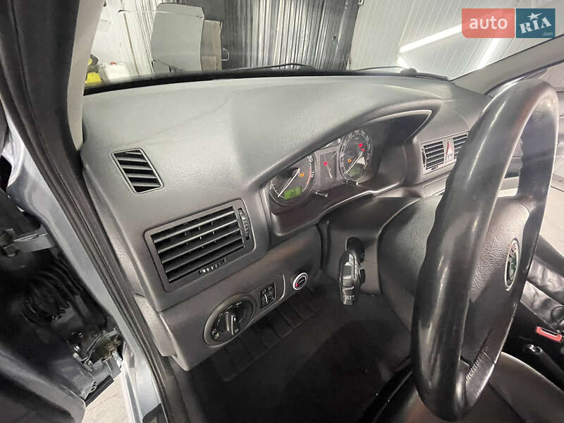 Лифтбек Skoda Octavia 2002 в Буске