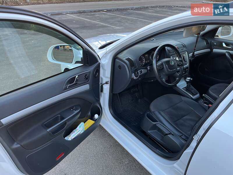 Універсал Skoda Octavia 2012 в Чернівцях