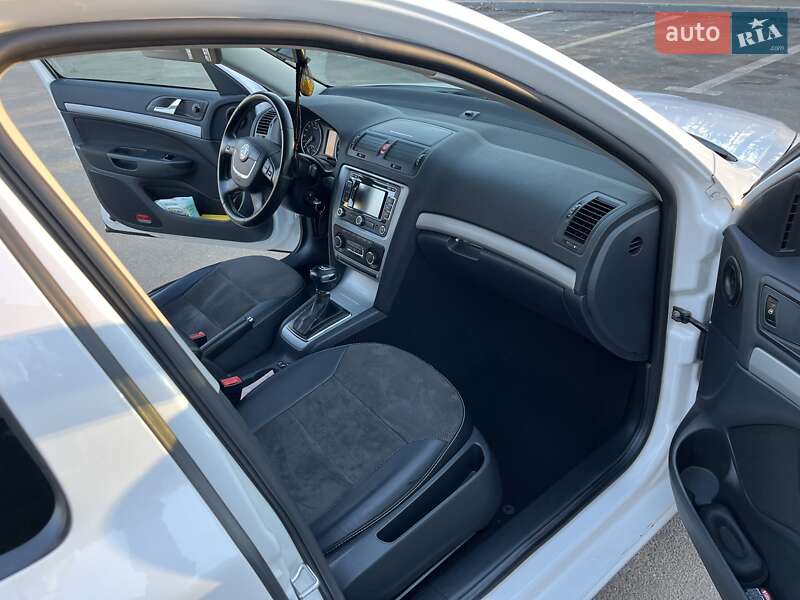 Універсал Skoda Octavia 2012 в Чернівцях