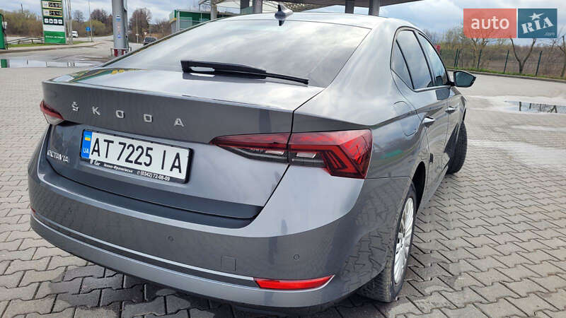 Лифтбек Skoda Octavia 2023 в Ивано-Франковске