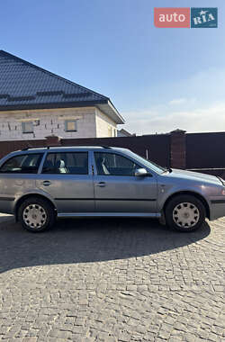 Универсал Skoda Octavia 2002 в Костополе