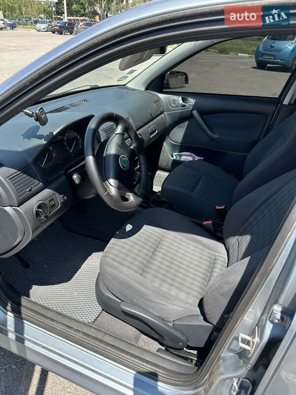 Лифтбек Skoda Octavia 2004 в Запорожье