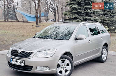 Універсал Skoda Octavia 2010 в Дніпрі