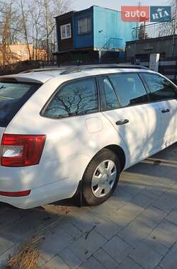 Універсал Skoda Octavia 2015 в Дрогобичі